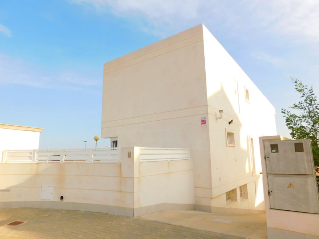 3 sovrum Villa till salu i Guardamar del Segura med pool - 797 900 € (Ref: 9440323)