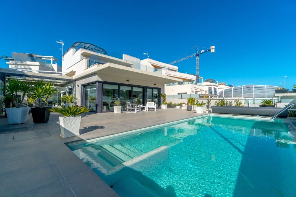 3 chambre Villa/Maison à vendre à Dehesa de Campoamor avec piscine - 1 250 000 € (Ref: 9440330)