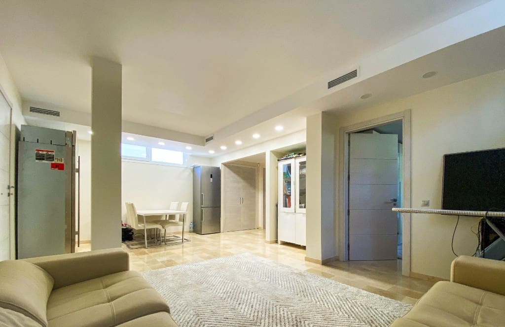 4 slaapkamer Villa te koop in La Zenia met zwembad - € 1.500.000 (Ref: 9440333)