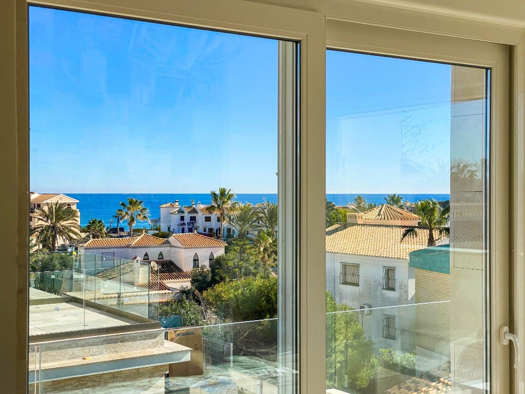4 slaapkamer Villa te koop in La Zenia met zwembad - € 1.500.000 (Ref: 9440333)
