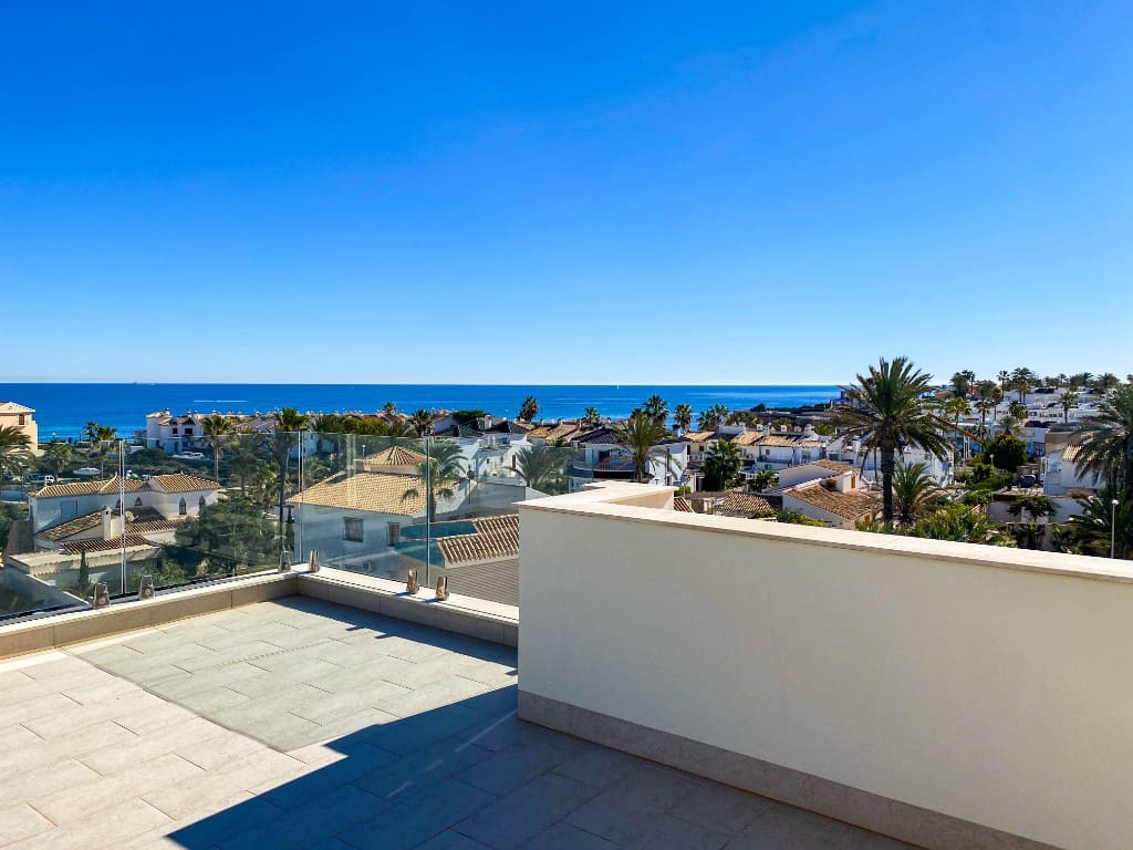 4 slaapkamer Villa te koop in La Zenia met zwembad - € 1.500.000 (Ref: 9440333)