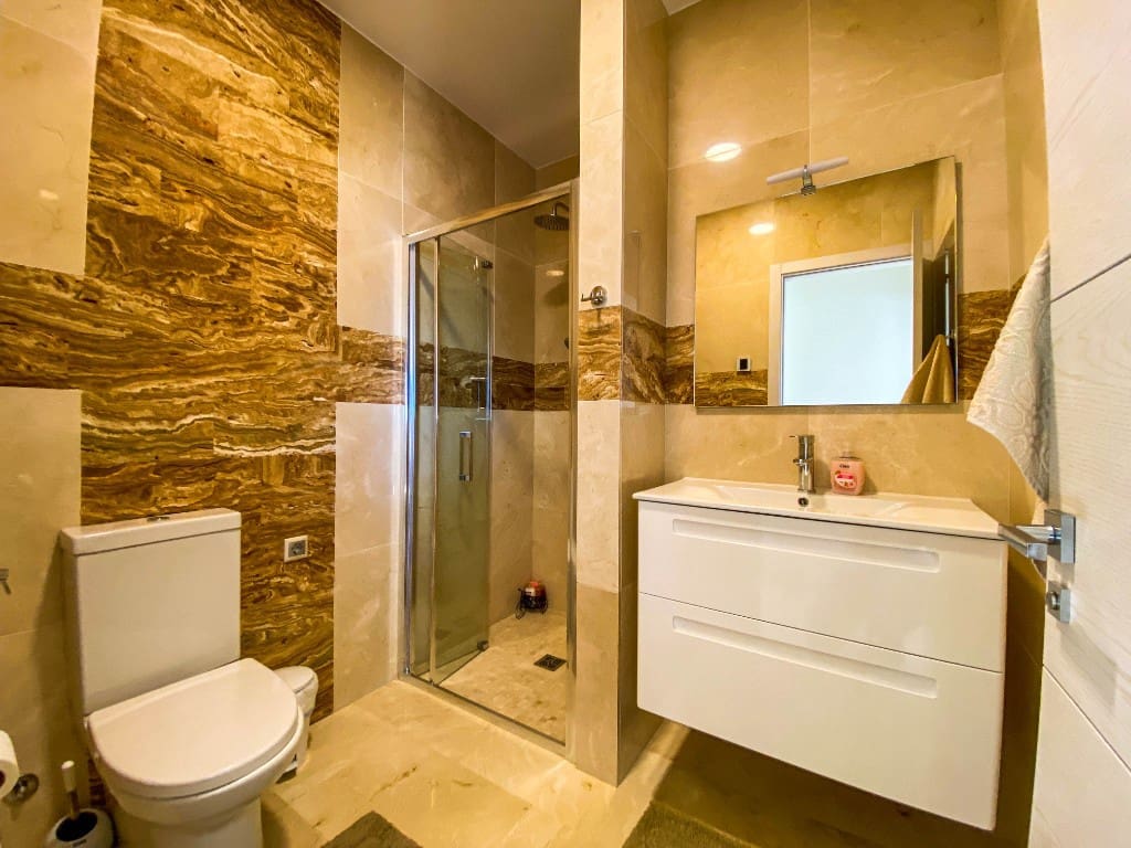 4 slaapkamer Villa te koop in La Zenia met zwembad - € 1.500.000 (Ref: 9440333)