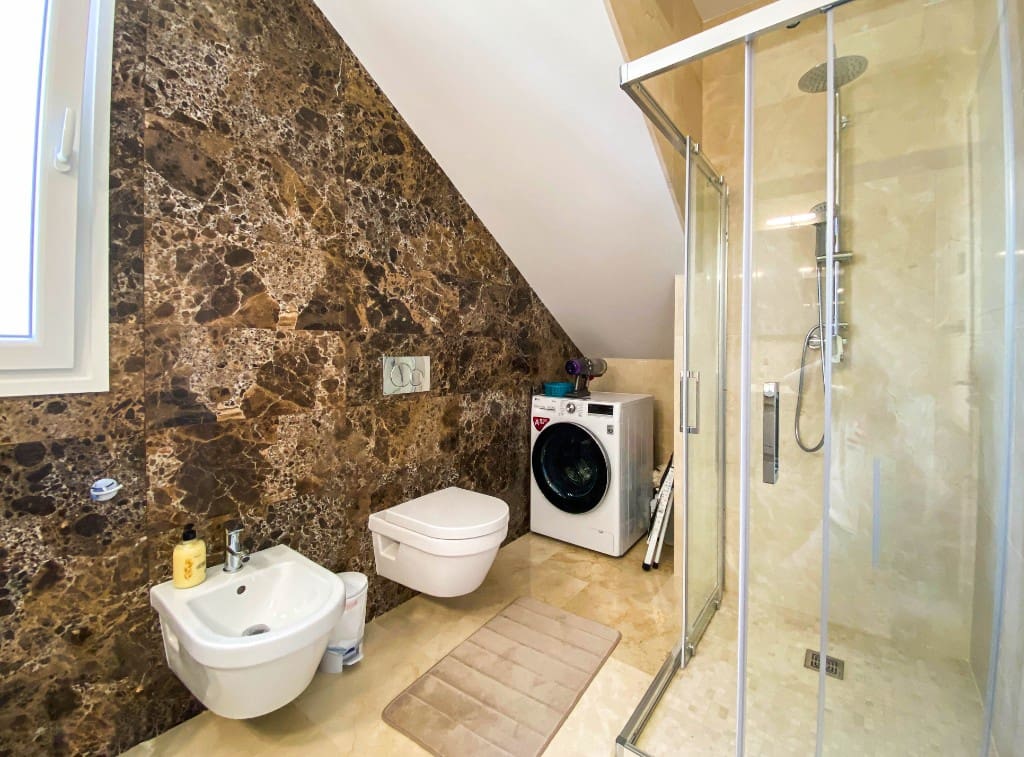 4 slaapkamer Villa te koop in La Zenia met zwembad - € 1.500.000 (Ref: 9440333)