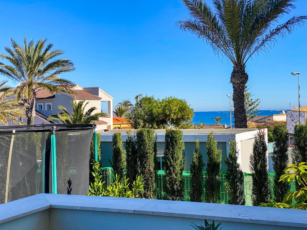 4 slaapkamer Villa te koop in La Zenia met zwembad - € 1.500.000 (Ref: 9440333)