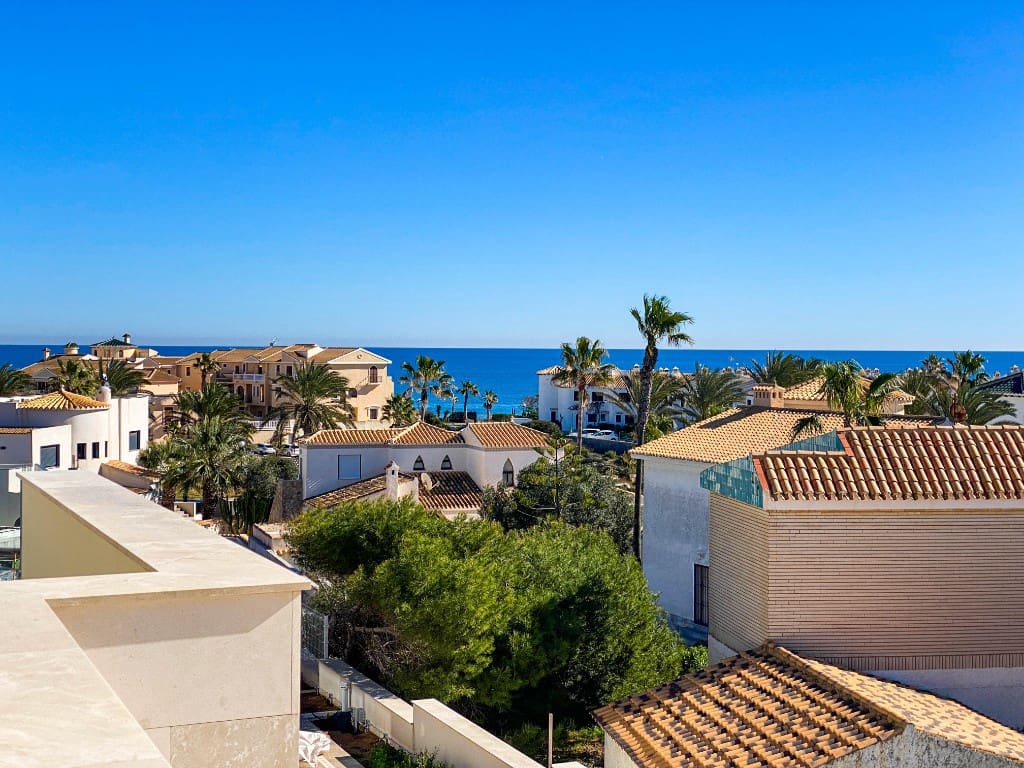 4 slaapkamer Villa te koop in La Zenia met zwembad - € 1.500.000 (Ref: 9440333)