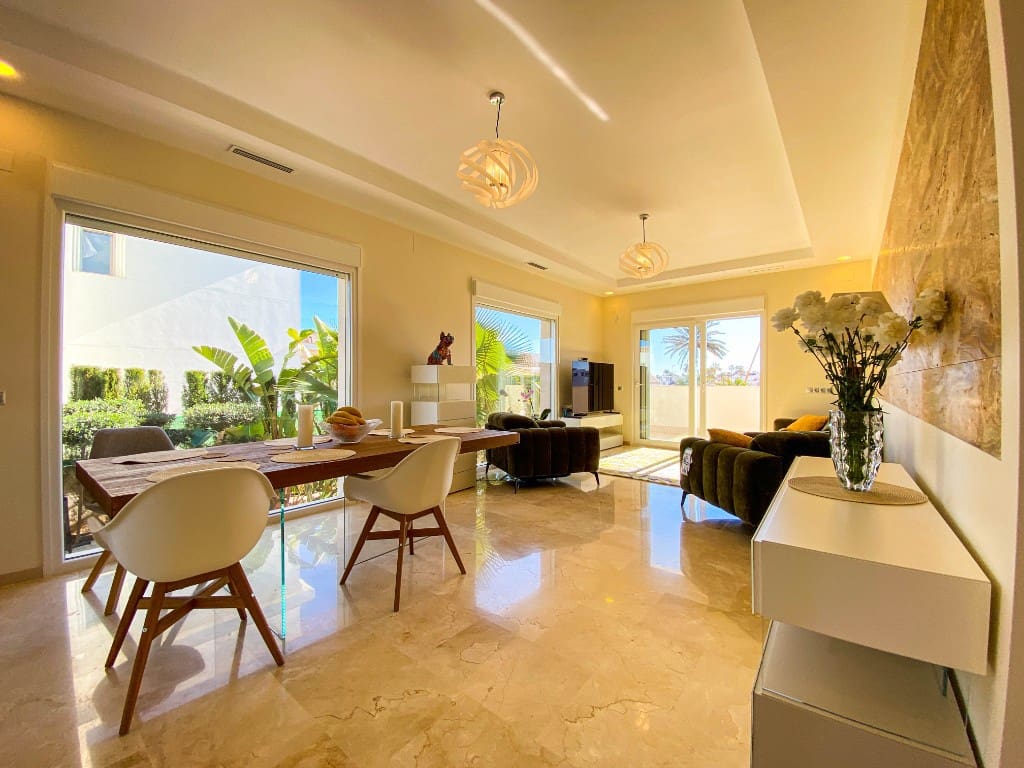 4 slaapkamer Villa te koop in La Zenia met zwembad - € 1.500.000 (Ref: 9440333)