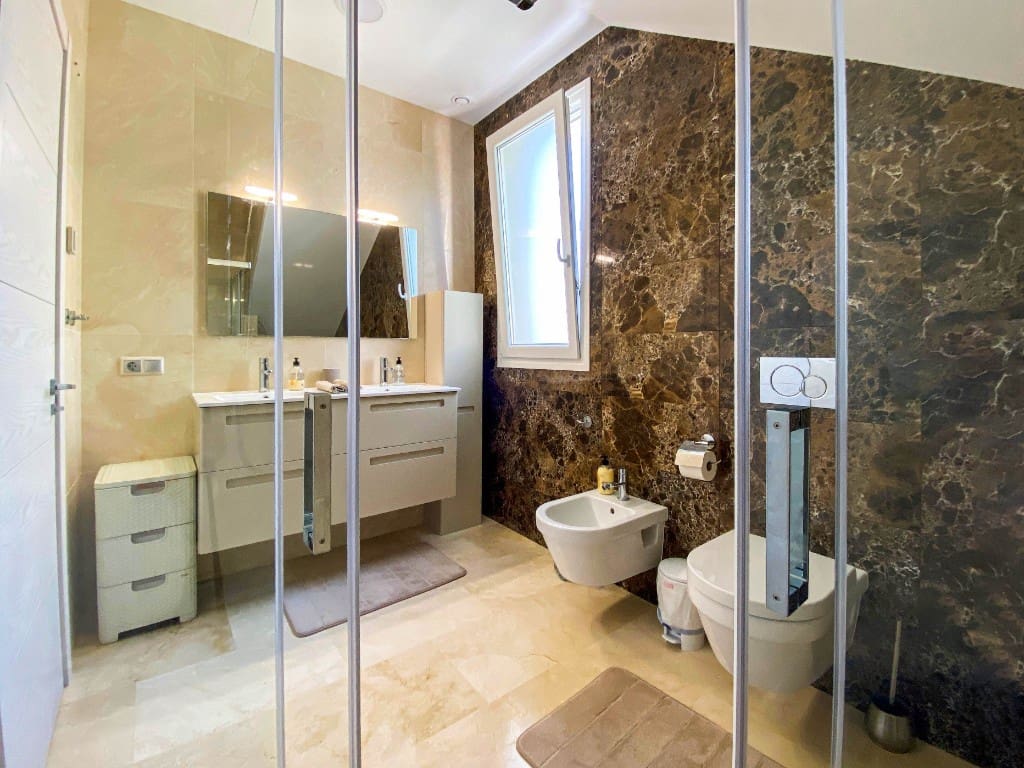 4 slaapkamer Villa te koop in La Zenia met zwembad - € 1.500.000 (Ref: 9440333)