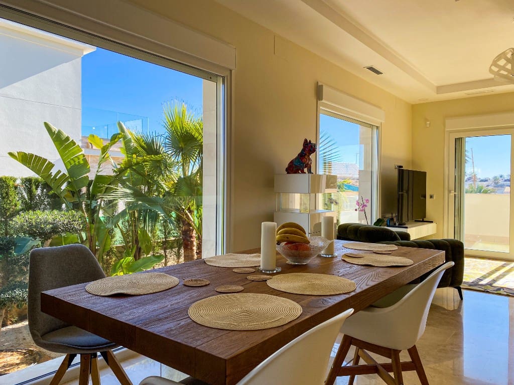 4 slaapkamer Villa te koop in La Zenia met zwembad - € 1.500.000 (Ref: 9440333)