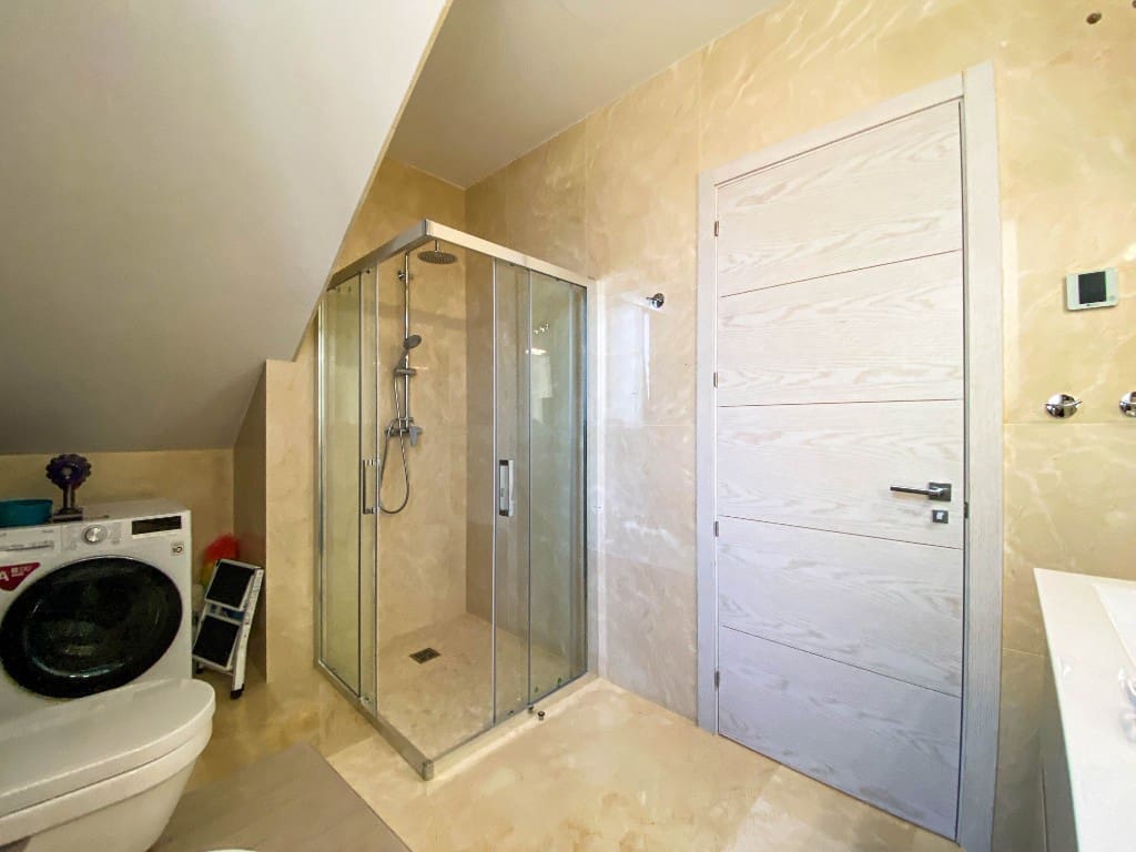 4 slaapkamer Villa te koop in La Zenia met zwembad - € 1.500.000 (Ref: 9440333)