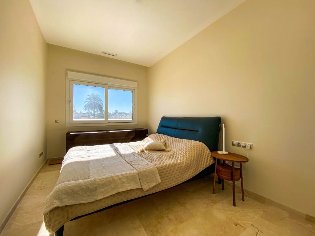 4 slaapkamer Villa te koop in La Zenia met zwembad - € 1.500.000 (Ref: 9440333)