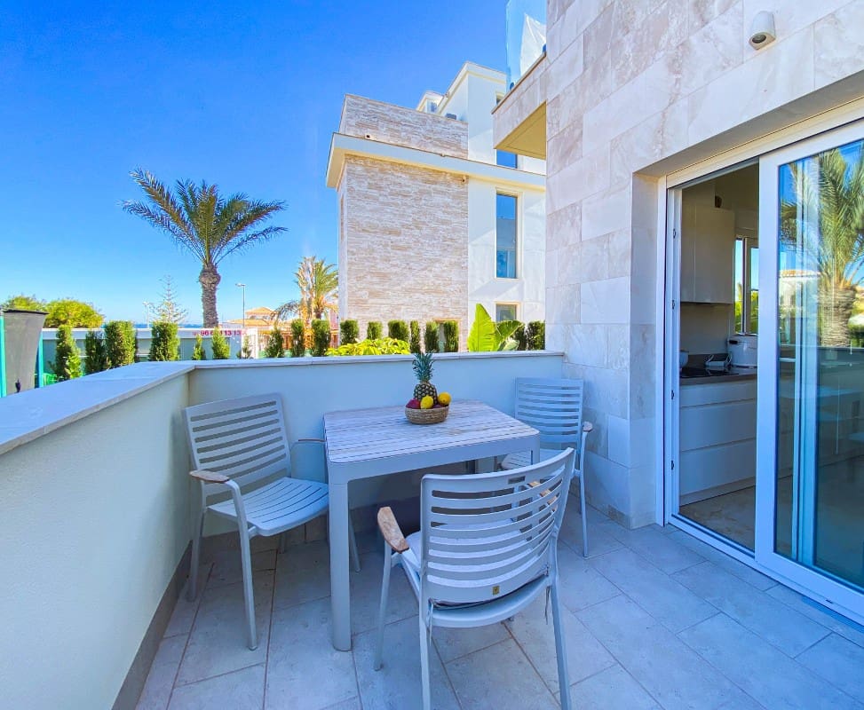 4 slaapkamer Villa te koop in La Zenia met zwembad - € 1.500.000 (Ref: 9440333)