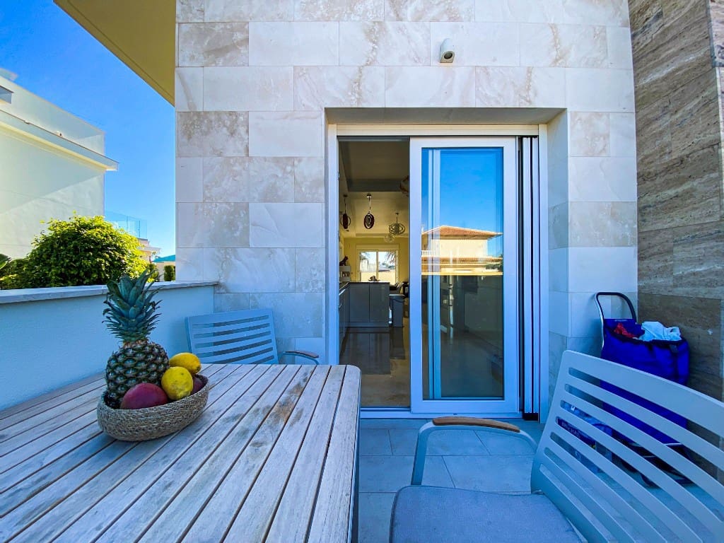 4 slaapkamer Villa te koop in La Zenia met zwembad - € 1.500.000 (Ref: 9440333)