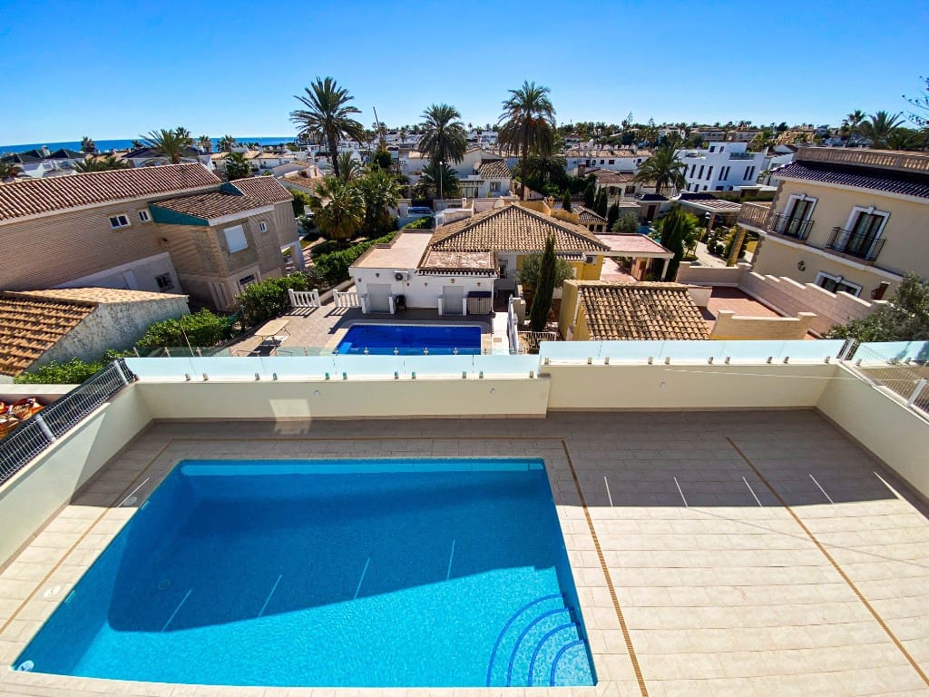 4 slaapkamer Villa te koop in La Zenia met zwembad - € 1.500.000 (Ref: 9440333)
