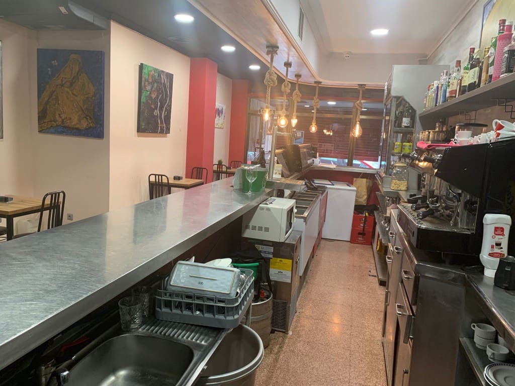 Commercieel te koop in Alicante stad - € 190.000 (Ref: 9440344)