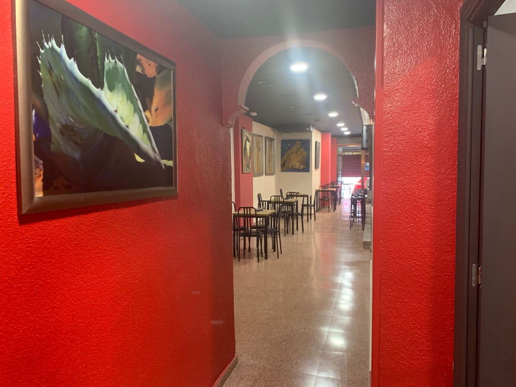 Commercieel te koop in Alicante stad - € 190.000 (Ref: 9440344)