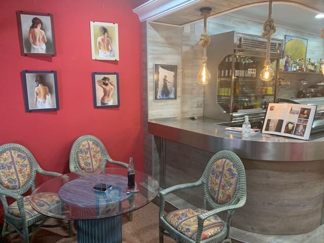 Commercieel te koop in Mercado, Alicante stad - € 190.000 (Ref: 9440344)