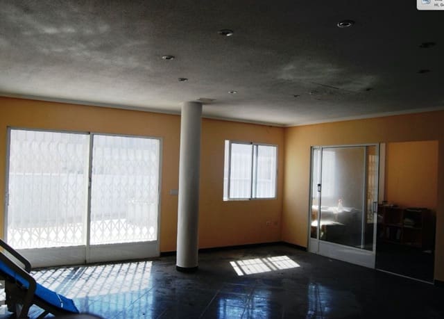 Erhverv til salg i Centro - Muelle Pesquero, Torrevieja - € 350.000 (Ref: 9440350)