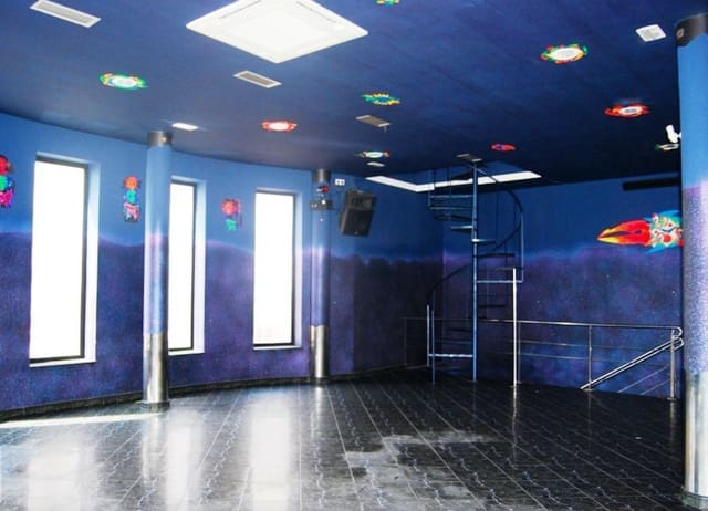 Erhverv til salg i Centro - Muelle Pesquero, Torrevieja - € 350.000 (Ref: 9440350)