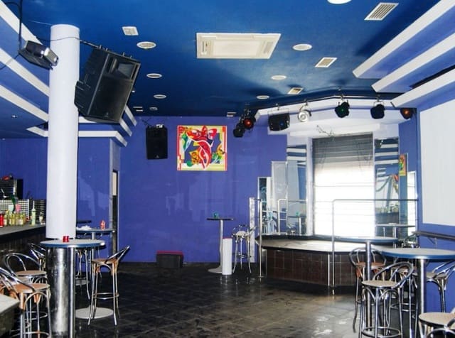 Erhverv til salg i Centro - Muelle Pesquero, Torrevieja - € 350.000 (Ref: 9440350)