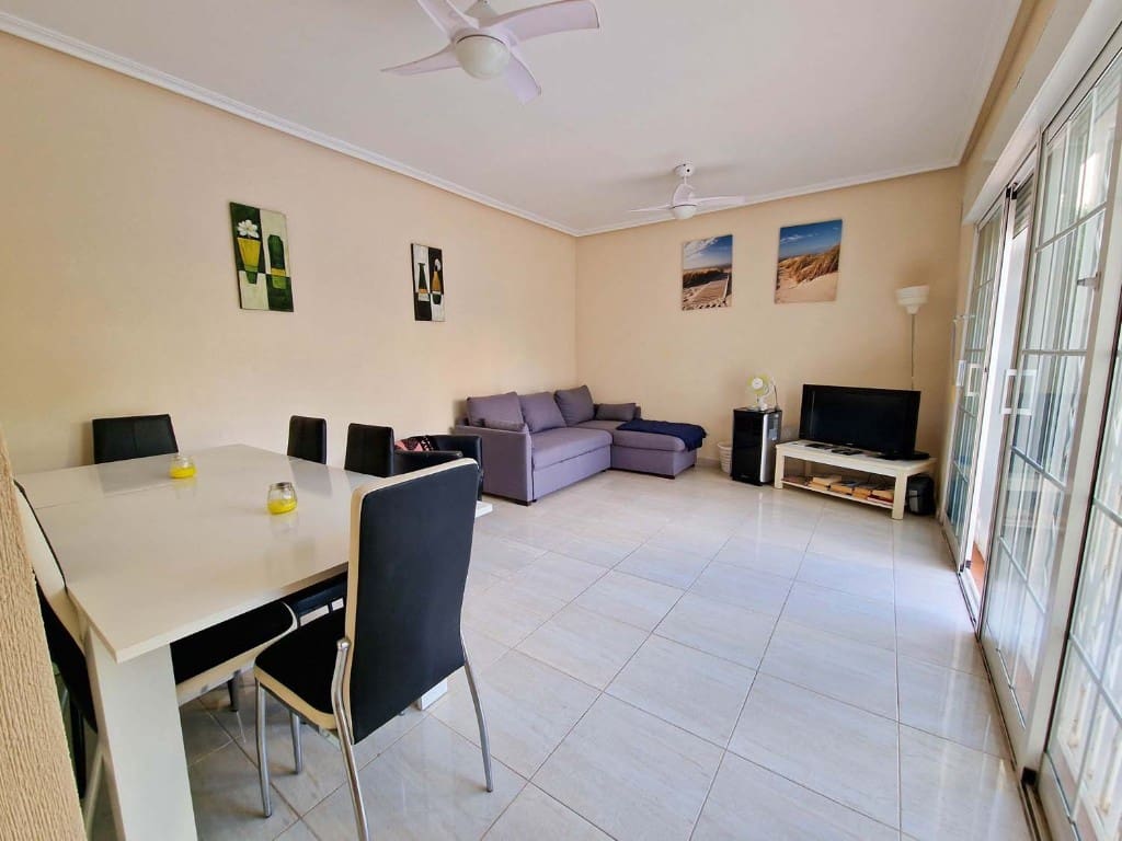 4 soveværelse Villa til salg i Playa Flamenca med swimmingpool - € 495.000 (Ref: 9440351)