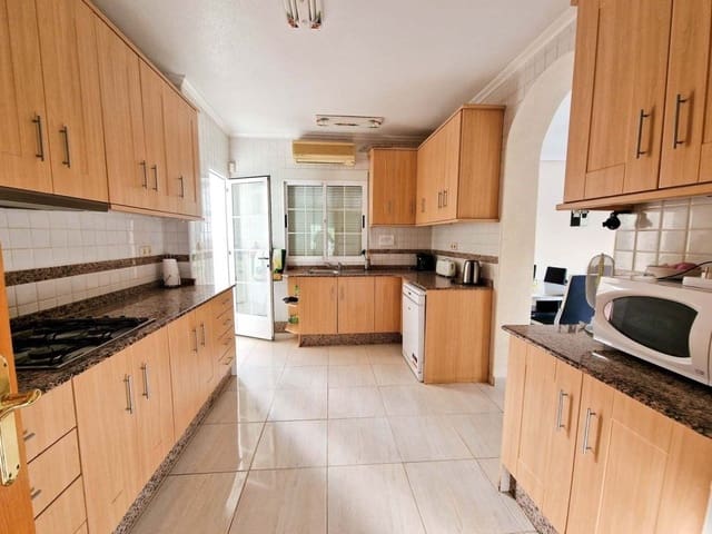 4 soveværelse Villa til salg i Playa Flamenca, Orihuela med swimmingpool - € 495.000 (Ref: 9440351)