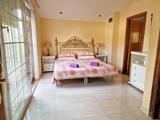 4 soveværelse Villa til salg i Playa Flamenca, Orihuela med swimmingpool - € 495.000 (Ref: 9440351)