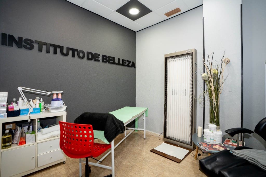 Commercial for sale in Torrevieja - € 75,000 (Ref: 9440352)