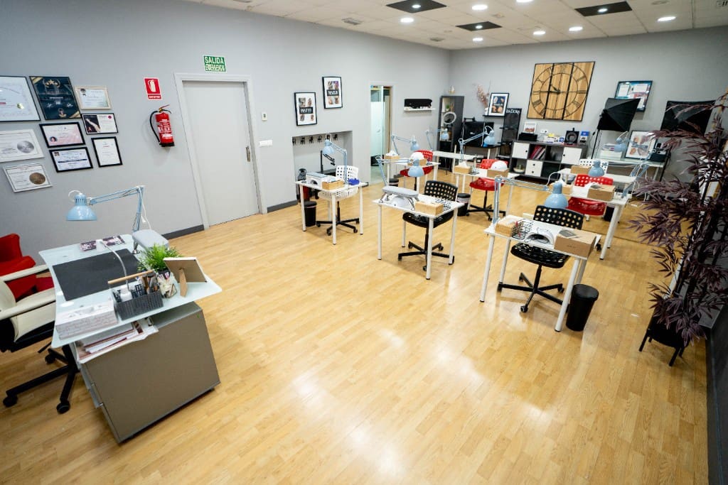 Commercial for sale in Torrevieja - € 75,000 (Ref: 9440352)