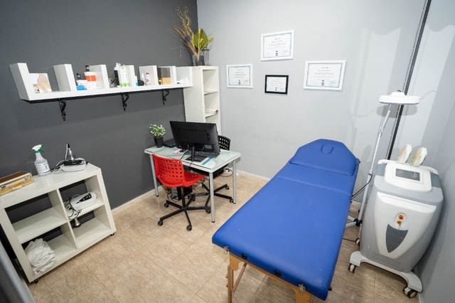 Kommersiell till salu i Torrevieja - 75 000 € (Ref: 9440352)