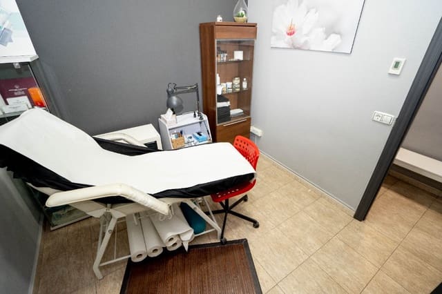 Kommersiell till salu i Torrevieja - 75 000 € (Ref: 9440352)