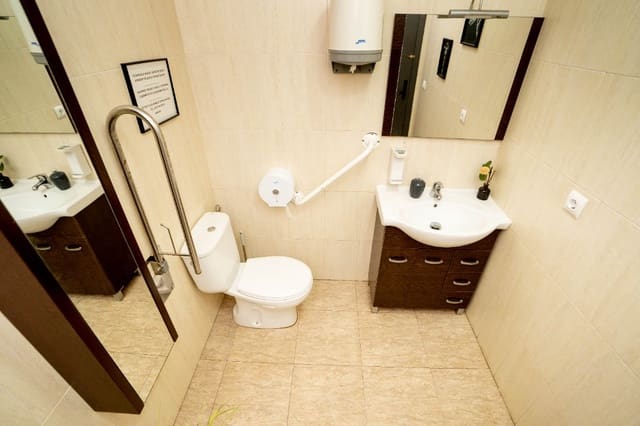 Kommersiell till salu i Torrevieja - 75 000 € (Ref: 9440352)