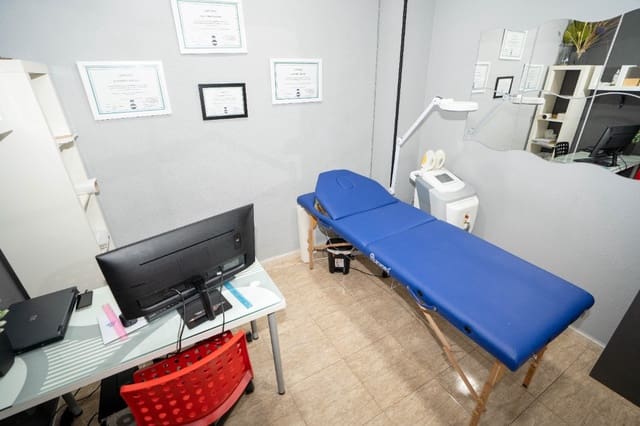 Kommersiell till salu i Torrevieja - 75 000 € (Ref: 9440352)