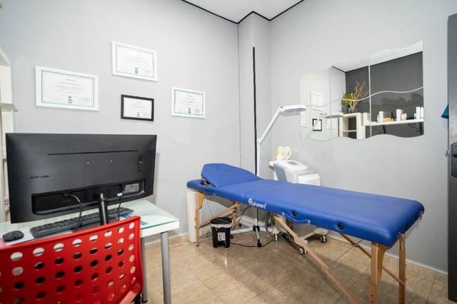 Kommersiell till salu i Torrevieja - 75 000 € (Ref: 9440352)