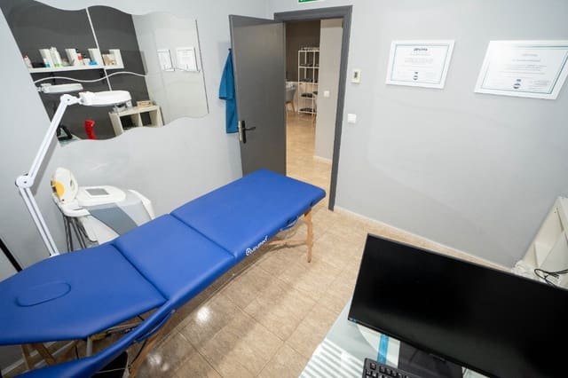 Kommersiell till salu i Torrevieja - 75 000 € (Ref: 9440352)