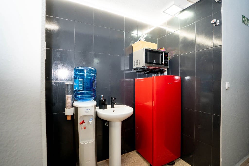 Commercial for sale in Torrevieja - € 75,000 (Ref: 9440352)