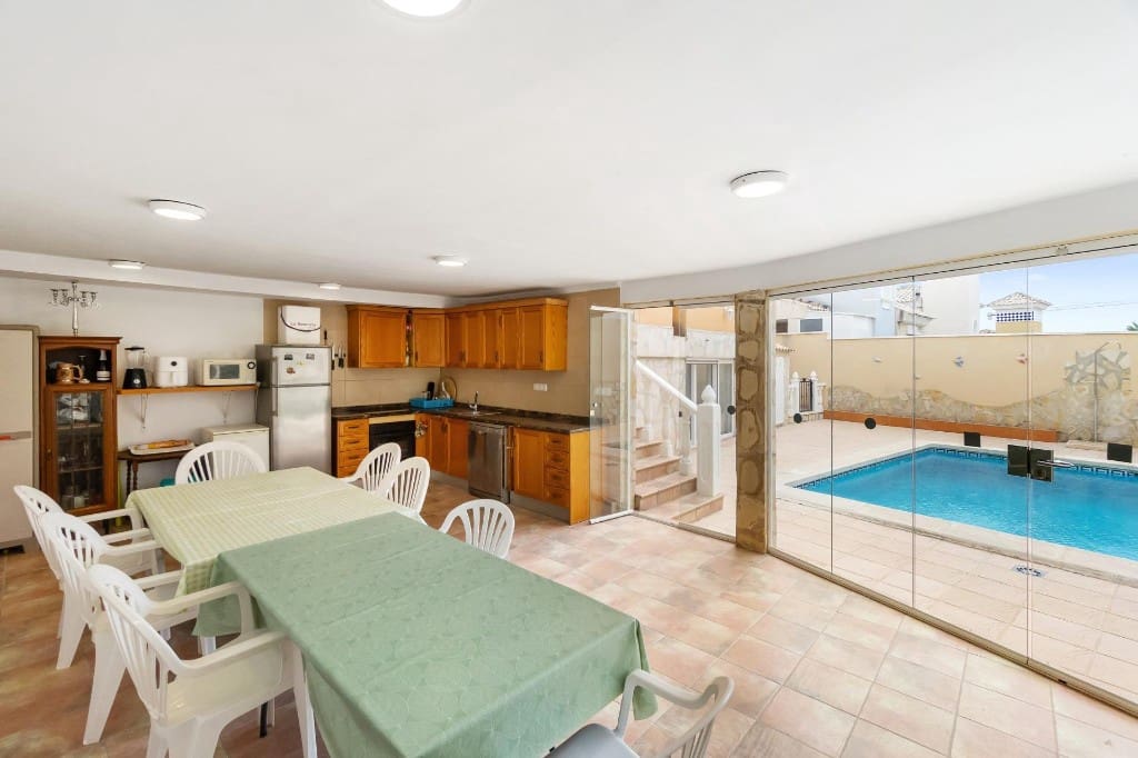 4 bedroom Villa for sale in Orihuela Costa with pool - € 450,000 (Ref: 9440364)