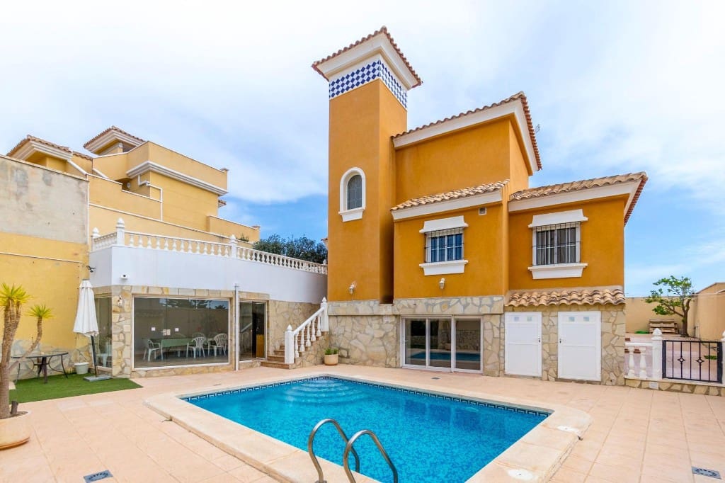 4 bedroom Villa for sale in Orihuela Costa with pool - € 450,000 (Ref: 9440364)