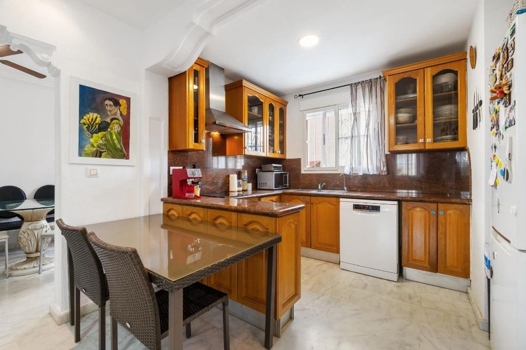 4 bedroom Villa for sale in Orihuela Costa with pool - € 450,000 (Ref: 9440364)