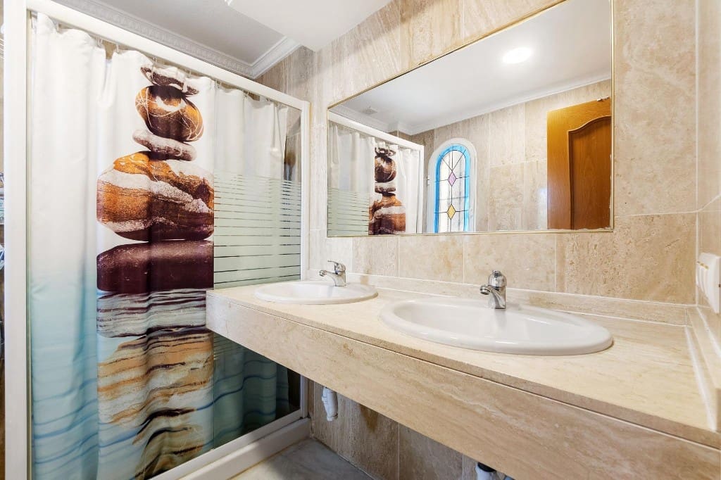 4 bedroom Villa for sale in Orihuela Costa with pool - € 450,000 (Ref: 9440364)