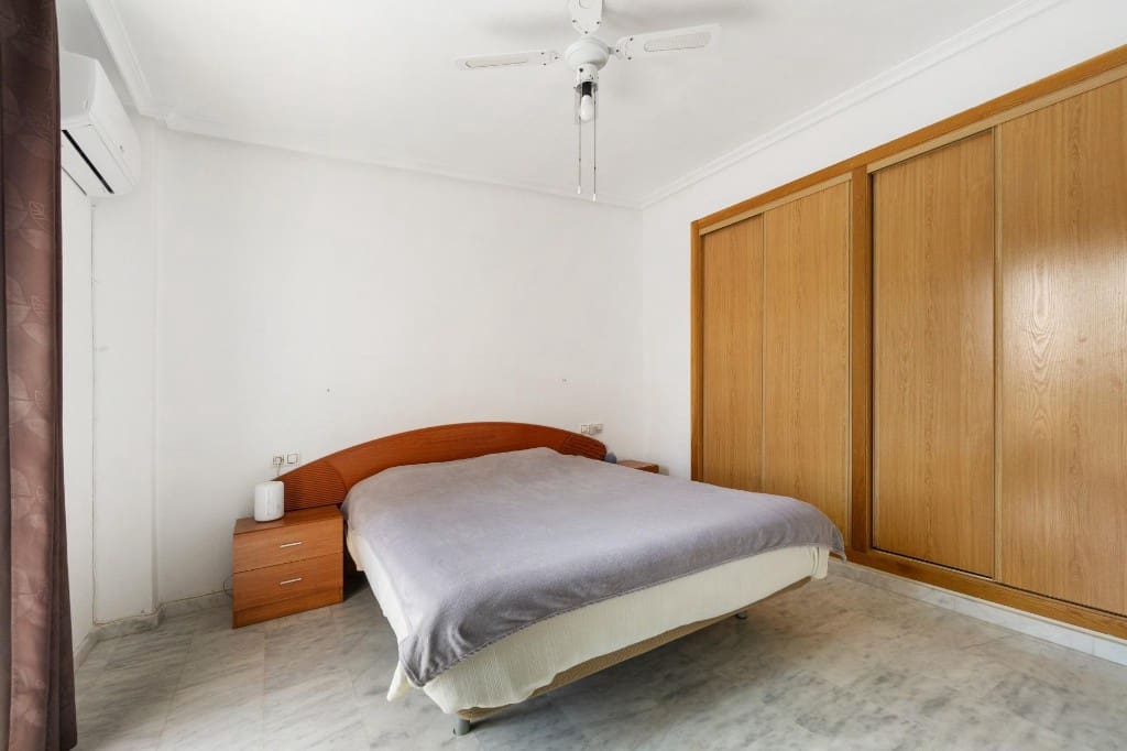 4 bedroom Villa for sale in Orihuela Costa with pool - € 450,000 (Ref: 9440364)