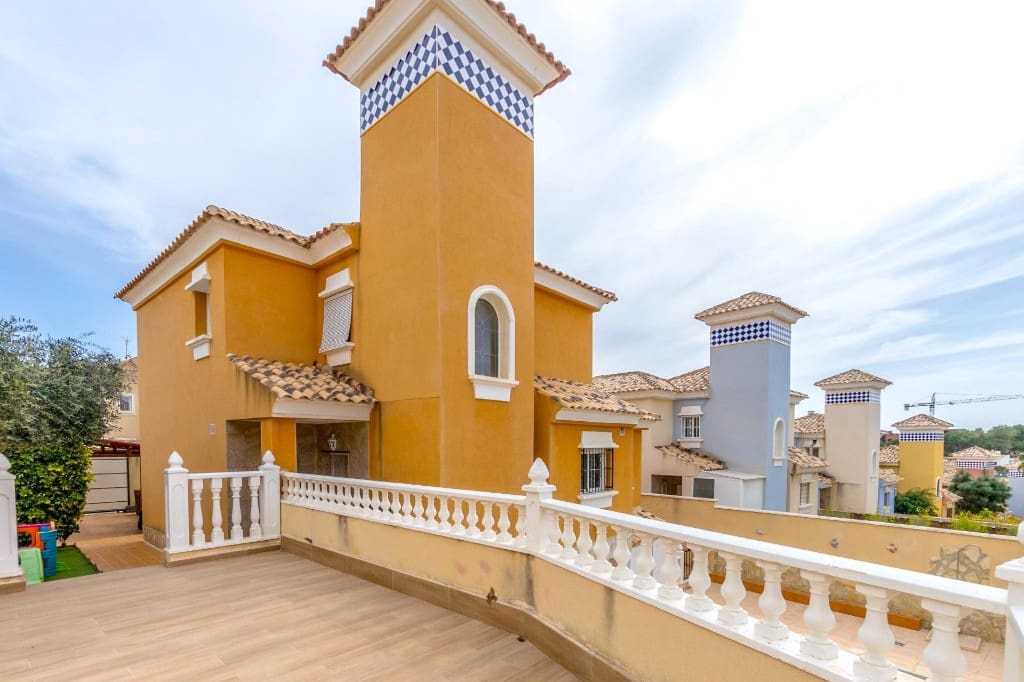 4 bedroom Villa for sale in Orihuela Costa with pool - € 450,000 (Ref: 9440364)