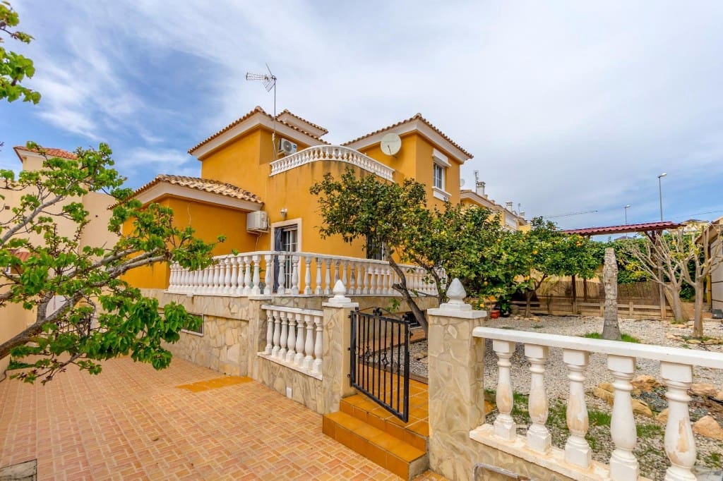 4 bedroom Villa for sale in Orihuela Costa with pool - € 450,000 (Ref: 9440364)