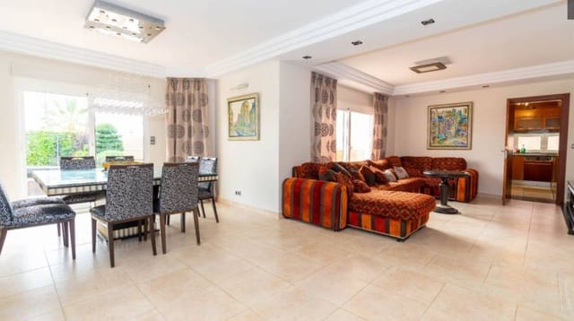 4 soveværelse Villa til salg i Aguas Nuevas, Torrevieja med swimmingpool - € 890.000 (Ref: 9440370)