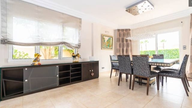 4 soveværelse Villa til salg i Aguas Nuevas, Torrevieja med swimmingpool - € 890.000 (Ref: 9440370)