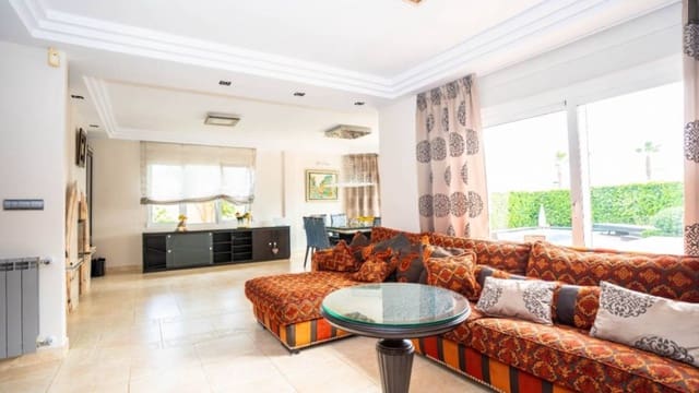 4 soveværelse Villa til salg i Aguas Nuevas, Torrevieja med swimmingpool - € 890.000 (Ref: 9440370)