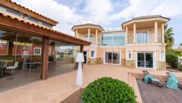 4 soveværelse Villa til salg i Aguas Nuevas, Torrevieja med swimmingpool - € 890.000 (Ref: 9440370)