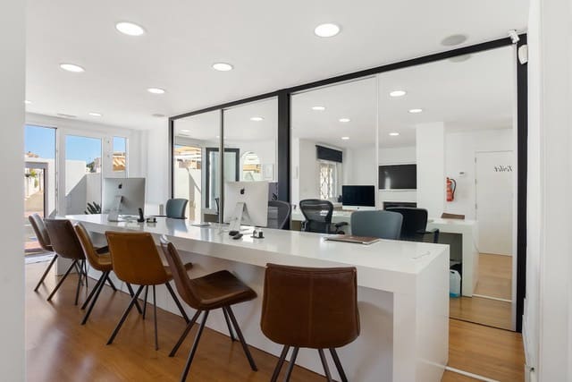 4 bedroom Commercial for sale in Torrevieja - € 275,000 (Ref: 9440374)