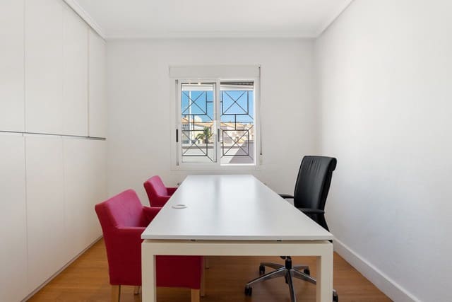 4 bedroom Commercial for sale in Torrevieja - € 275,000 (Ref: 9440374)