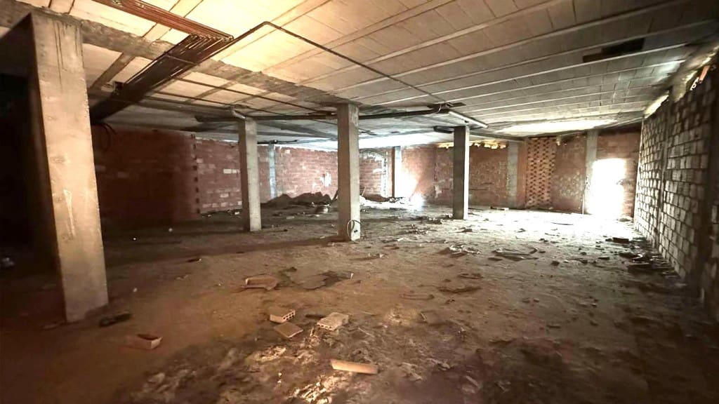 Commercial for sale in Torrevieja - € 159,500 (Ref: 9440378)