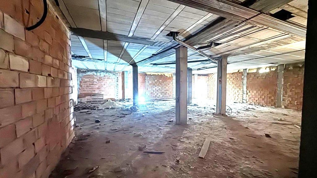 Commercial for sale in Torrevieja - € 159,500 (Ref: 9440378)